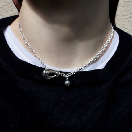 Metal art mantel necklace