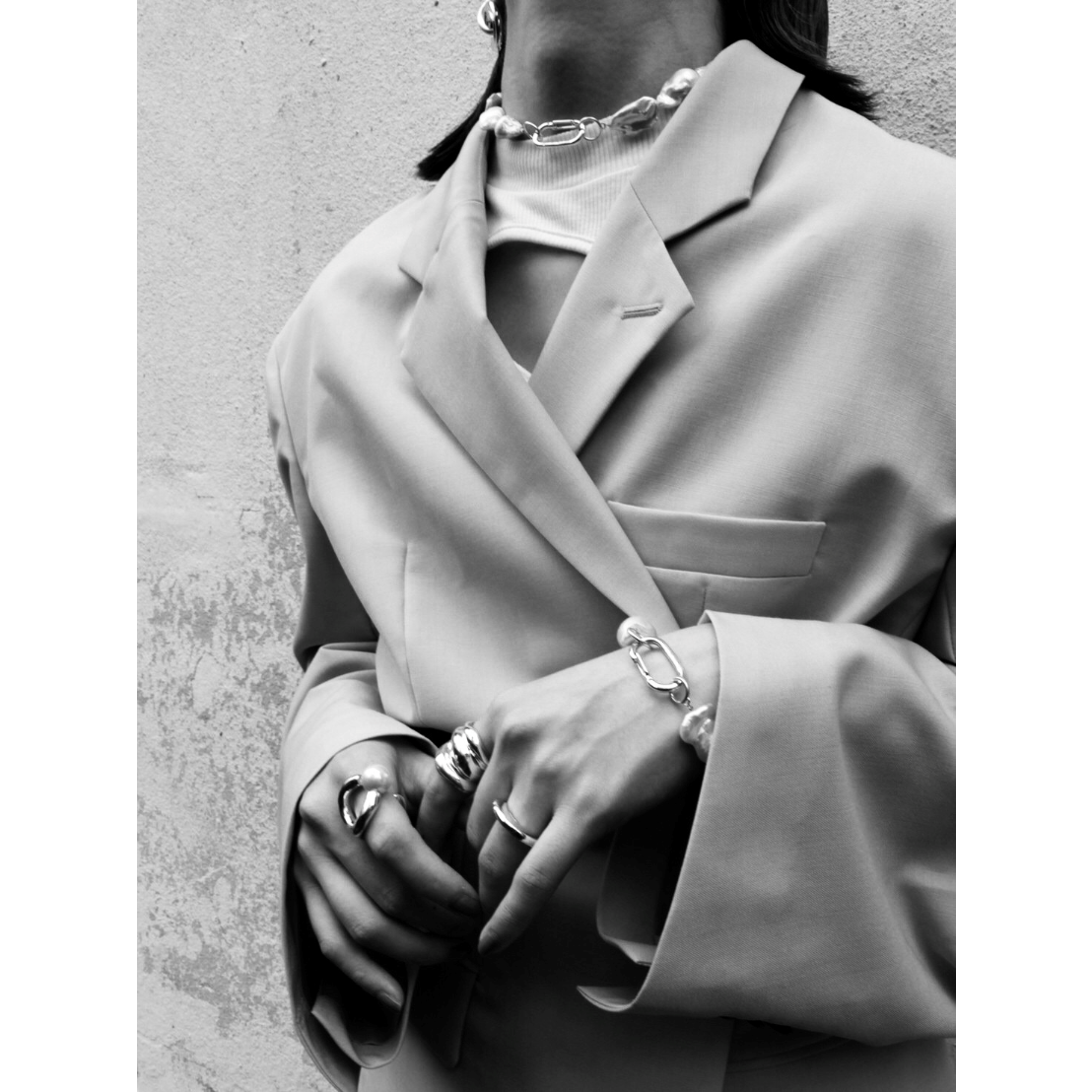Horn pearl curve ring | Soierie Online Store Horn pearl curve ring | Soierie Online Store
