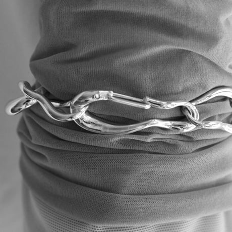 Connect loop bracelet