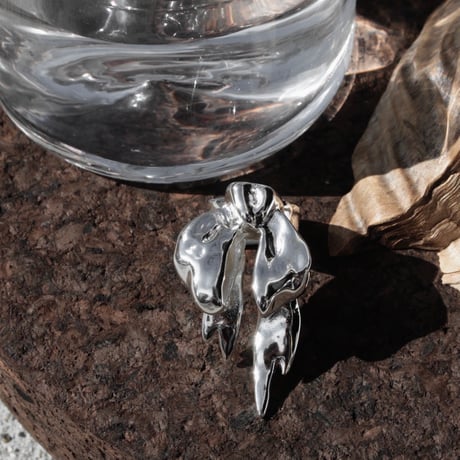 Ribbon large ring