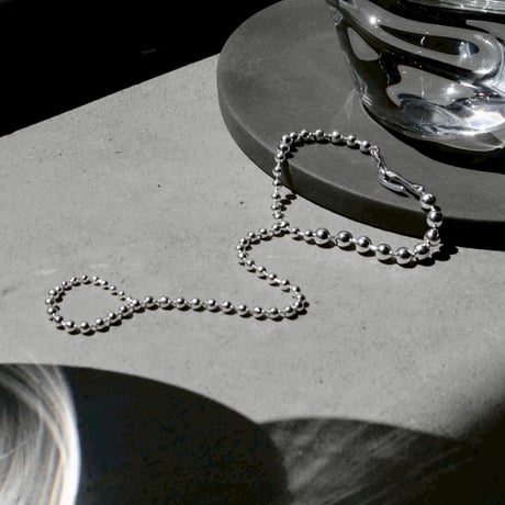 Pome ballchain finger bracelet