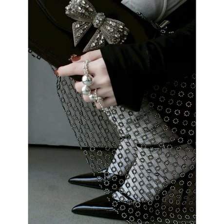 Pome ballchain finger bracelet