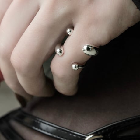 Barbell pinky ring (one color)