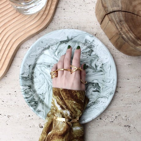 Moon surface slim bangle (one color)