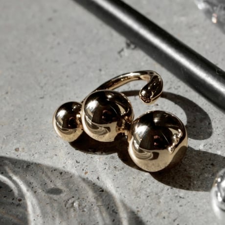 Pome motif ring