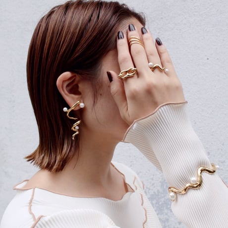 Bit motif ring