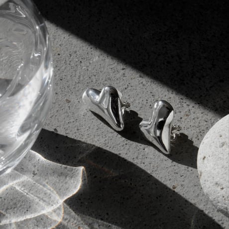 Distort heart earring