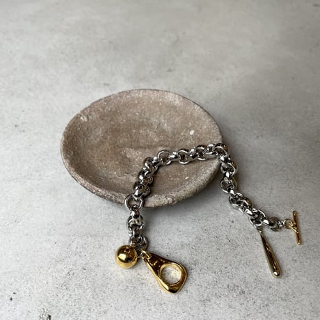 Collar bracelet