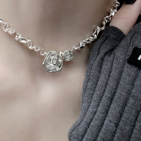 Rose fig necklace