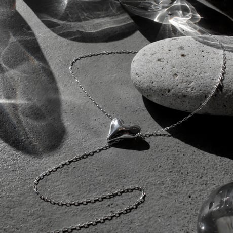 Distort heart necklace