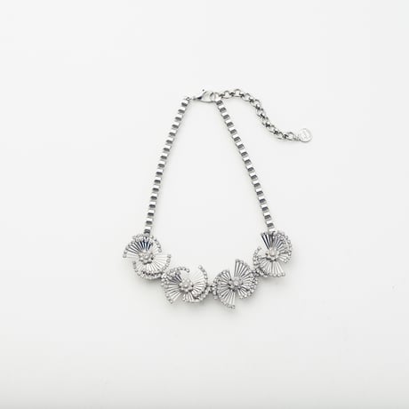 Plate art necklace