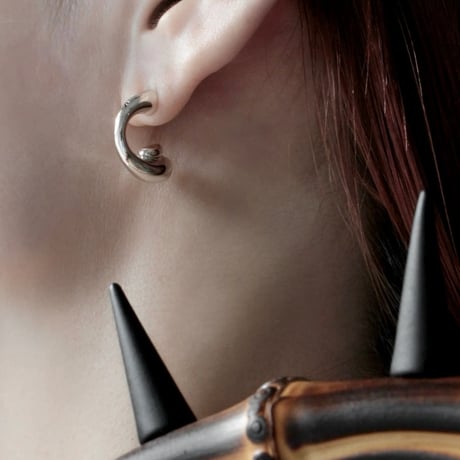 Kinetic parts hoop pierce (one color)