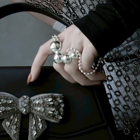 Pome ballchain finger bracelet