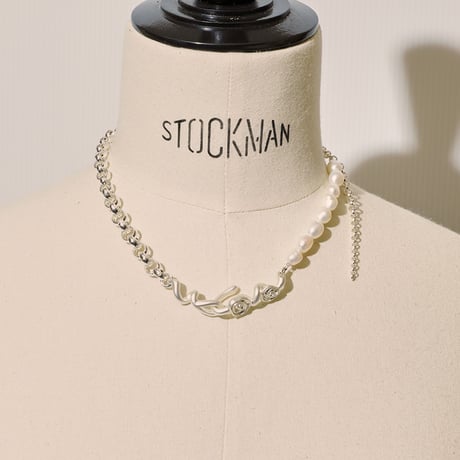 Rose pearl necklace