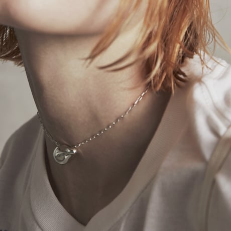 Metal large pearl necklace