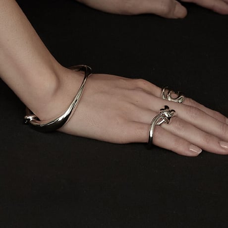 Clarity coil bangle (one color)