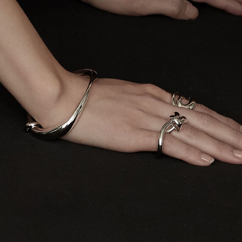 値下げ　美品　soierie コイルバングル Clarity coil bangle (one color) | Soierie Onlin
