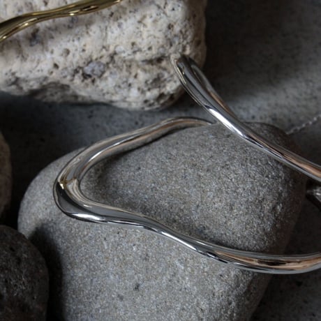 Curve chain bangle (one color)
