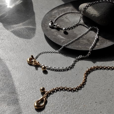 Metal art mantel necklace