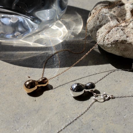 Metal pearl necklace