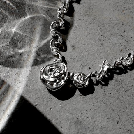 Rose fig necklace
