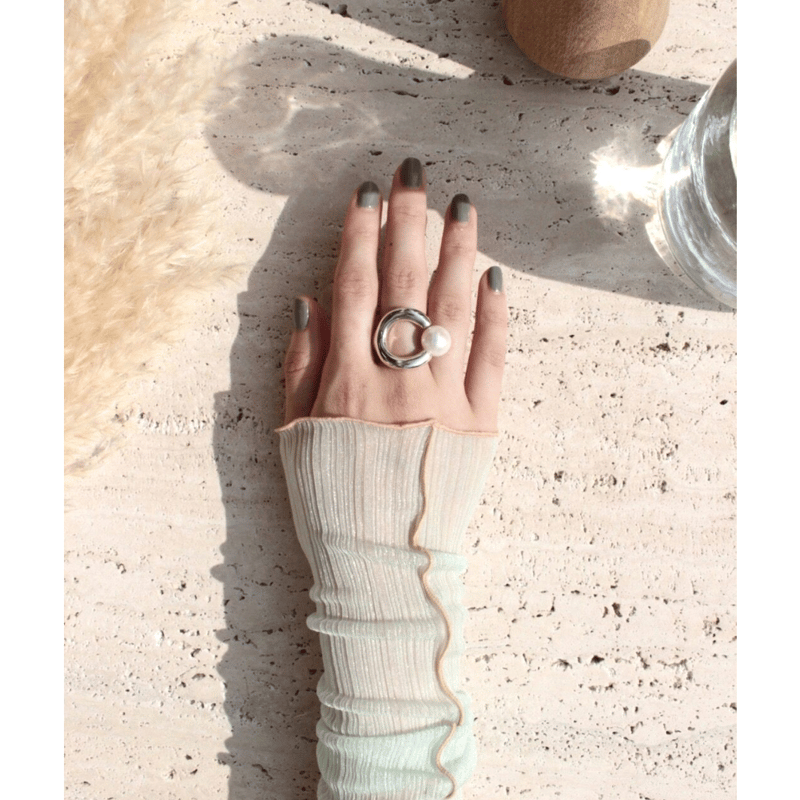 Horn pearl curve ring | Soierie Online Store Horn pearl curve ring | Soierie Online Store