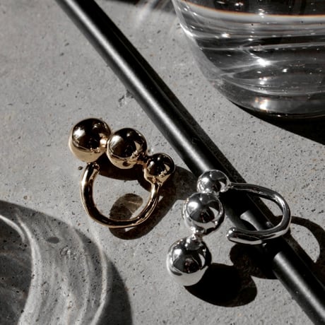 Pome motif ring