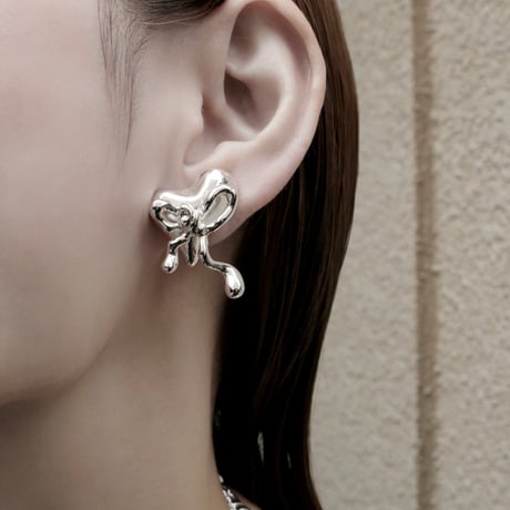 Distort ribbon pierce