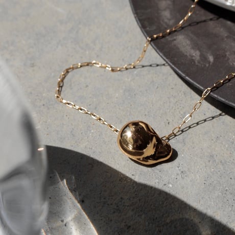 Metal large pearl necklace