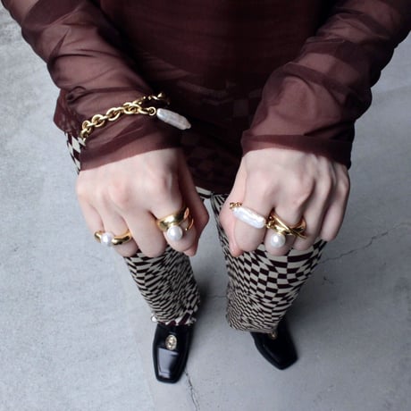 Neo coil round pearl ring