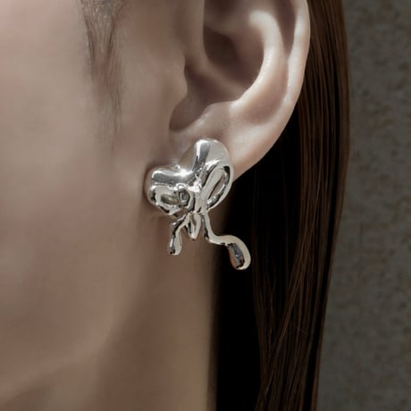 Distort ribbon pierce