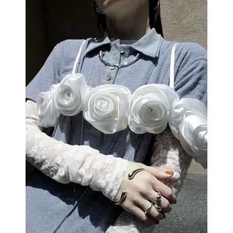 Metal art object choker