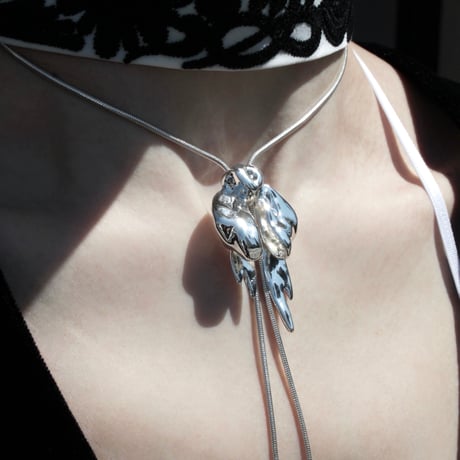 Ribbon loop necklace
