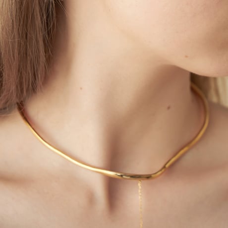 Curve lariat choker (one color)