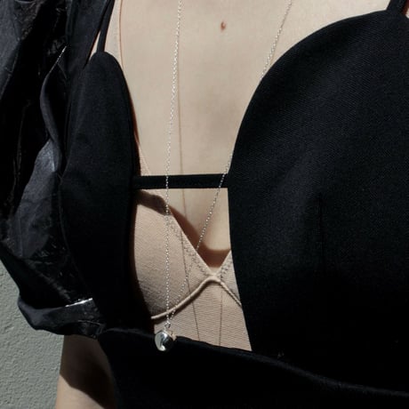 Moist drop single necklace