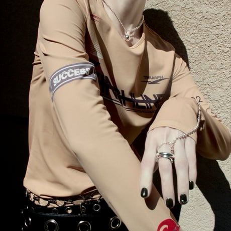Pome ballchain finger bracelet