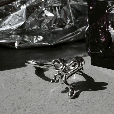 Distort ribbon w ring