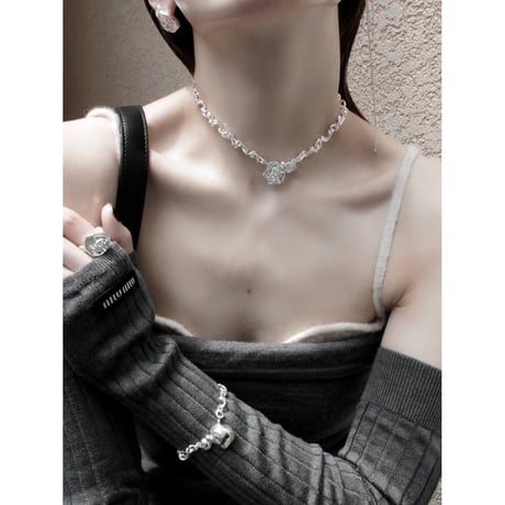 Rose fig necklace