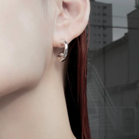 Kinetic parts hoop pierce (one color)