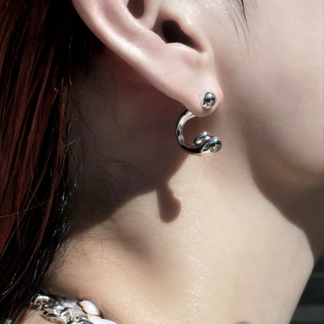 Kinetic parts hoop pierce (one color)