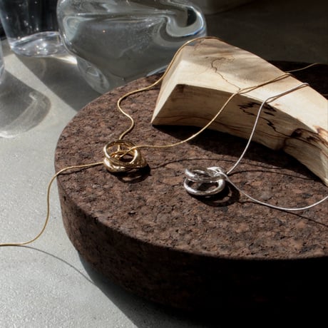 Metal art short necklace