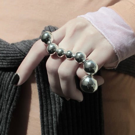 Pome motif ring