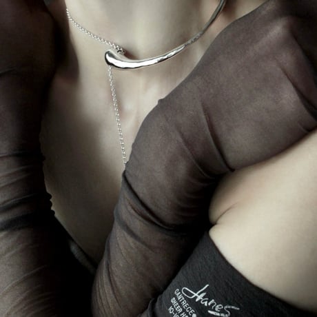 Metal art object choker