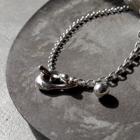 Metal art mantel necklace