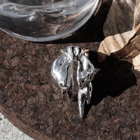 Ribbon large ring
