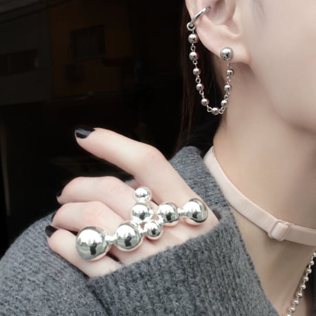 Pome motif ring