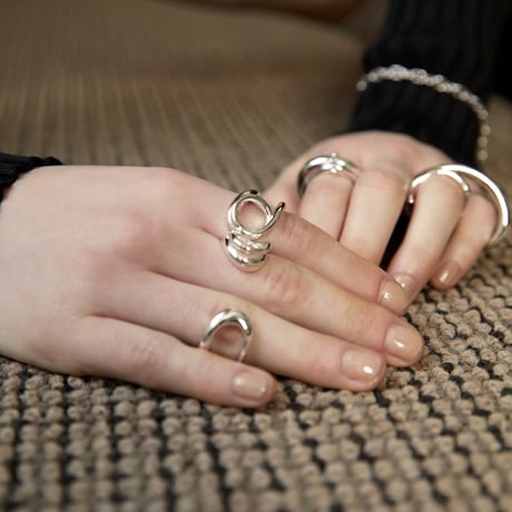 Fibula w ring (one color)