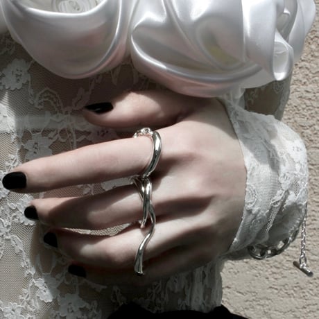 Metal art w ring (one color)