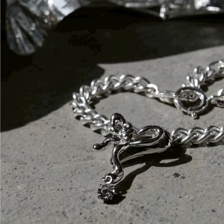 Distort ribbon bracelet
