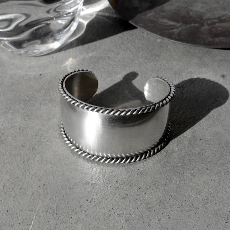 Twist bangle | Soierie Online Store